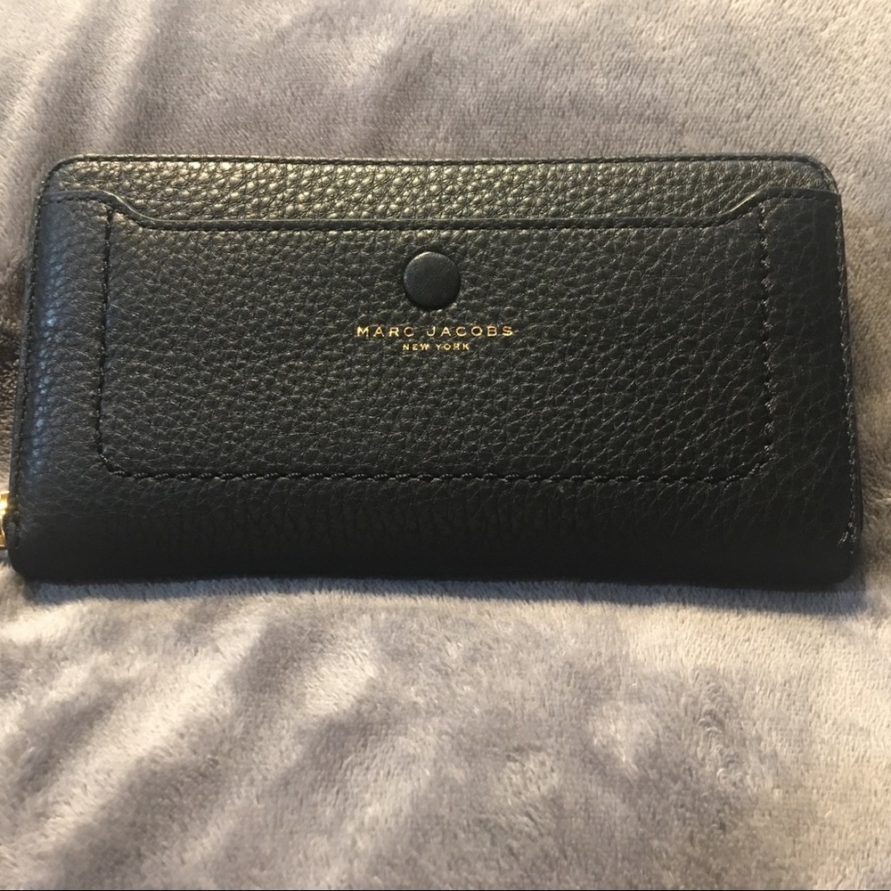 Marc Jacobs Zipper Wallet